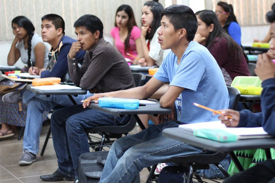 estudiante-indigena-900.jpg
