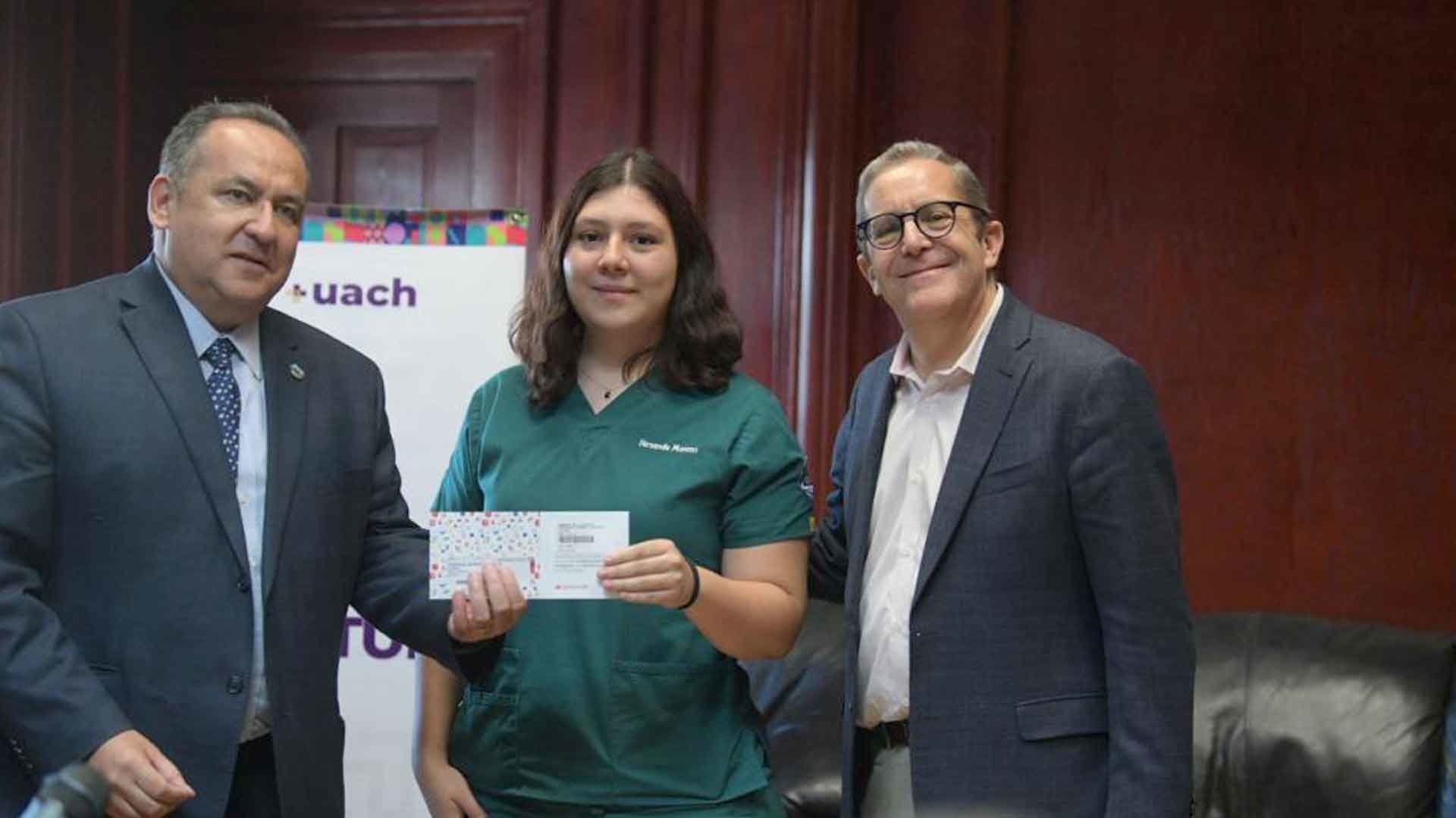 Inicia-entrega-de-Tarjetas-Universitarias-Inteligentes-(TUI)-Santander..jpg