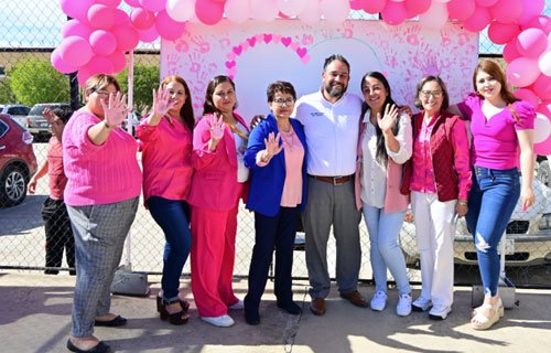 Con moño humano rosa, FEN Parral concientiza la importancia de prevenir ...
