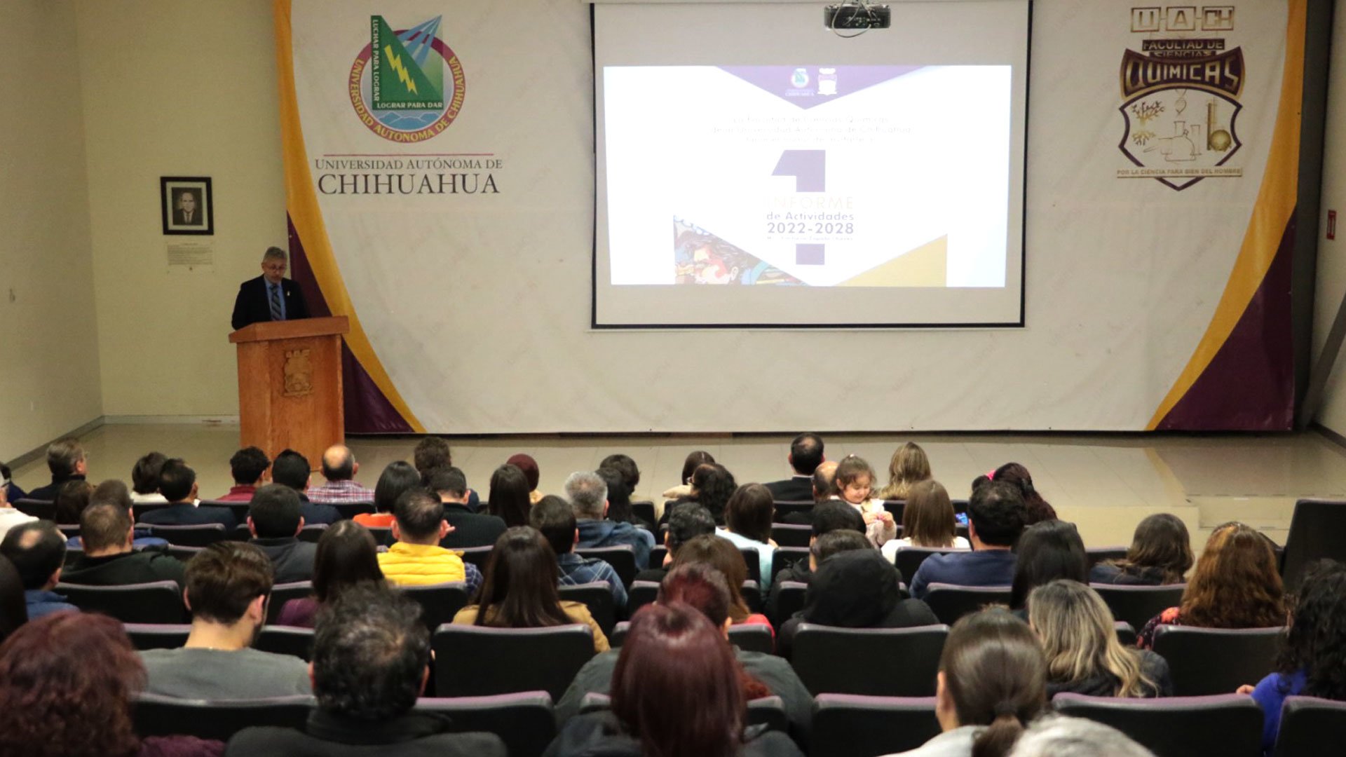 Presenta primer informe Director de la Facultad de Ciencias Químicas