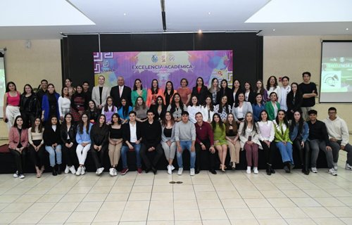 364 alumnos fueron reconocidos por la Facultad de Contaduría y ...