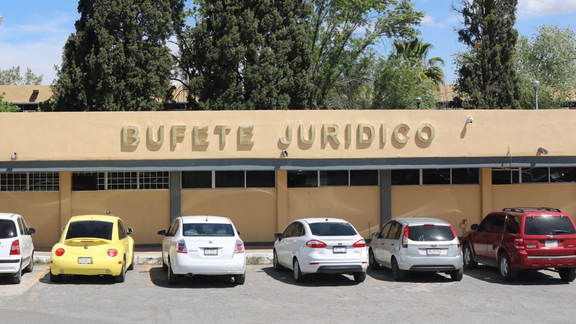 Invita-la-Facultad-de-Derecho-a-aprovechar-los-servicios-gratuitos-que-ofrece-el-Bufete-Jurídico-de-la-UACH1920.jpg