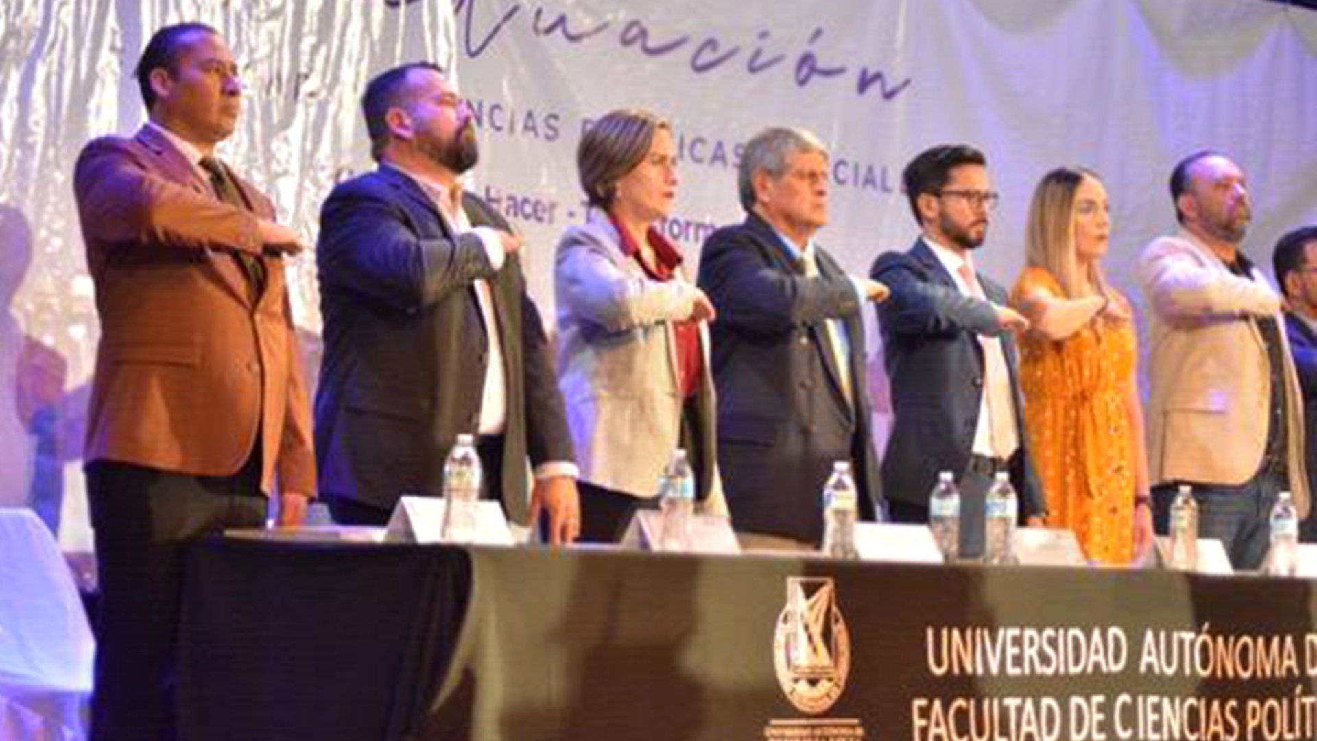 Celebran-la-culminación-de-sus-estudios-107-alumnos-de-la-Facultad-de-Ciencias-Políticas-y-Sociales_-Campus-Juárez1920.jpg