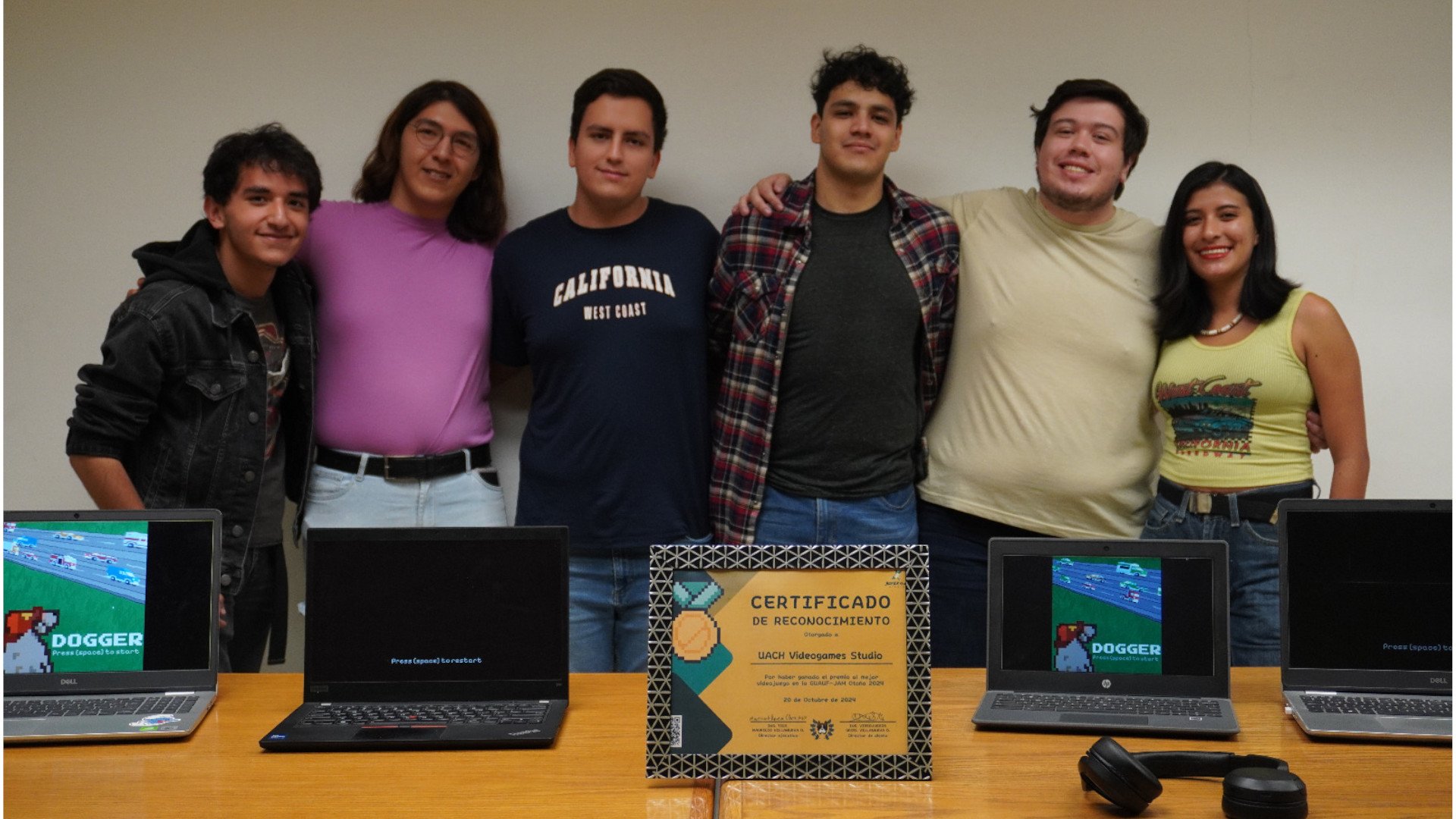 Estudiantes_de_la_Facultad_de_Ingeniería_de_la_UACH_rumbo_a_Global_Game_Jam_20251920.jpg