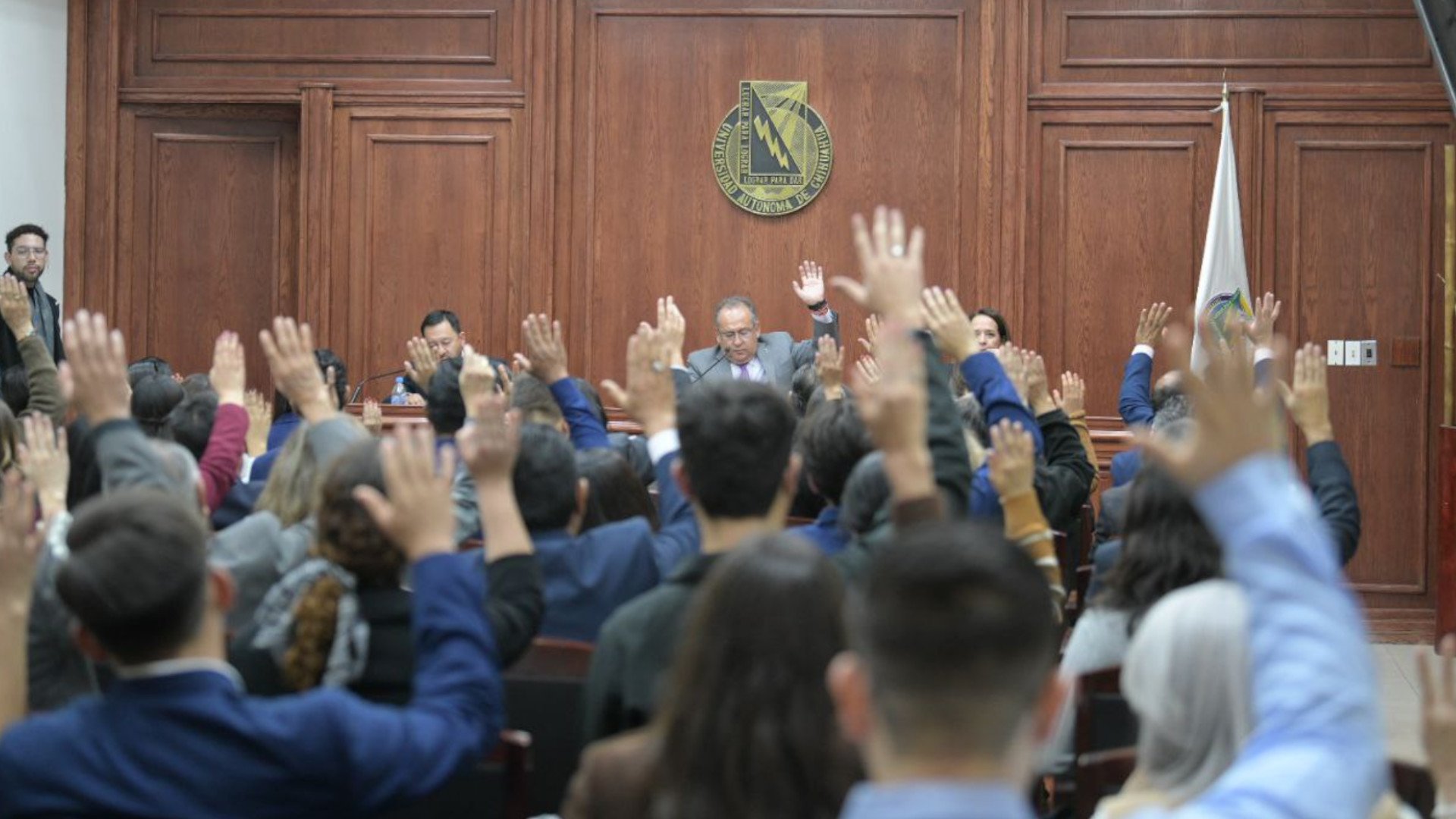 Consejo_Universitario_a_Alfredo_Pinedo_Álvarez_como_director_oficial_de_la_Facultad_de_Zootecnia_y_Ecología1920.jpg
