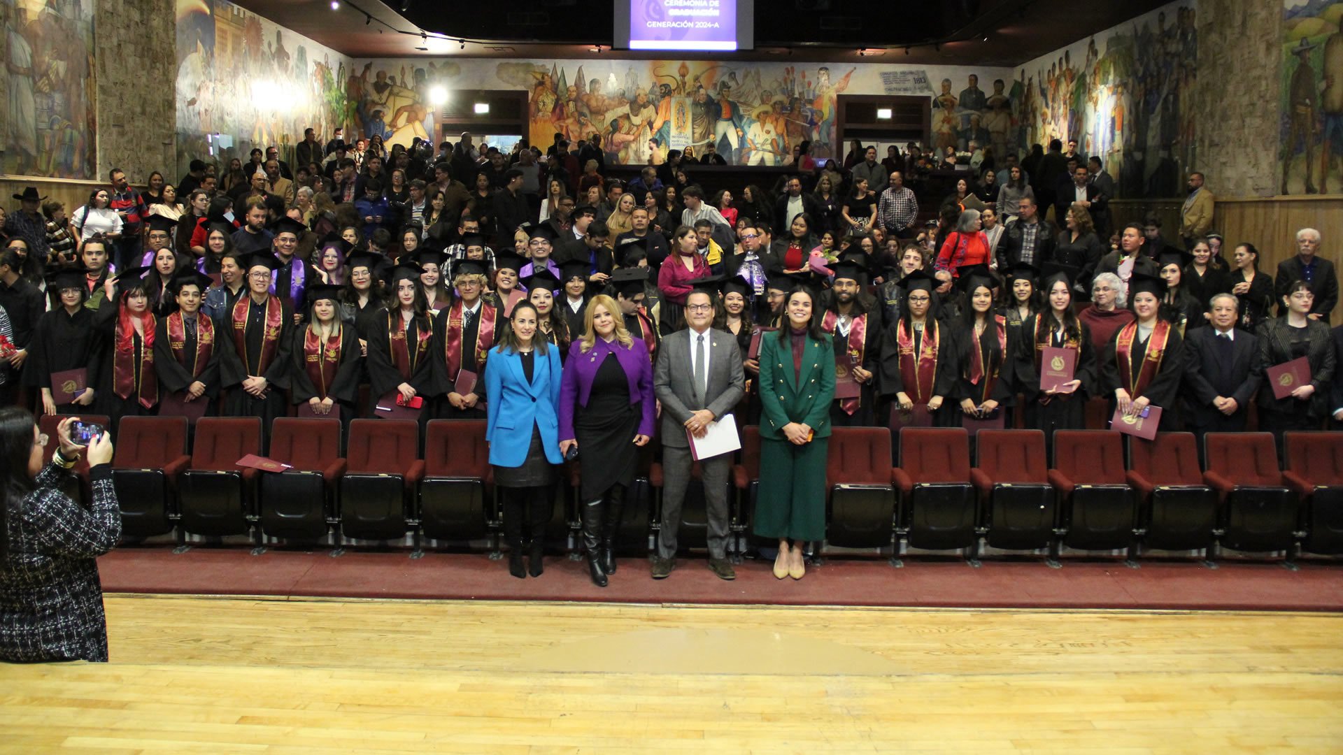 ffyl-ceremonia-graduacion-2024a-1920x1080.jpg