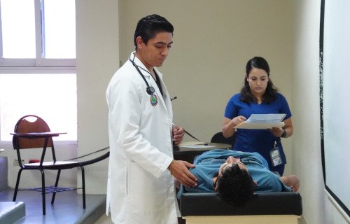 Realizan Examen Clínico Objetivo Estructurado Mixto (ECOE-M) en la Facultad de Medicina y Ciencias Biomédicas