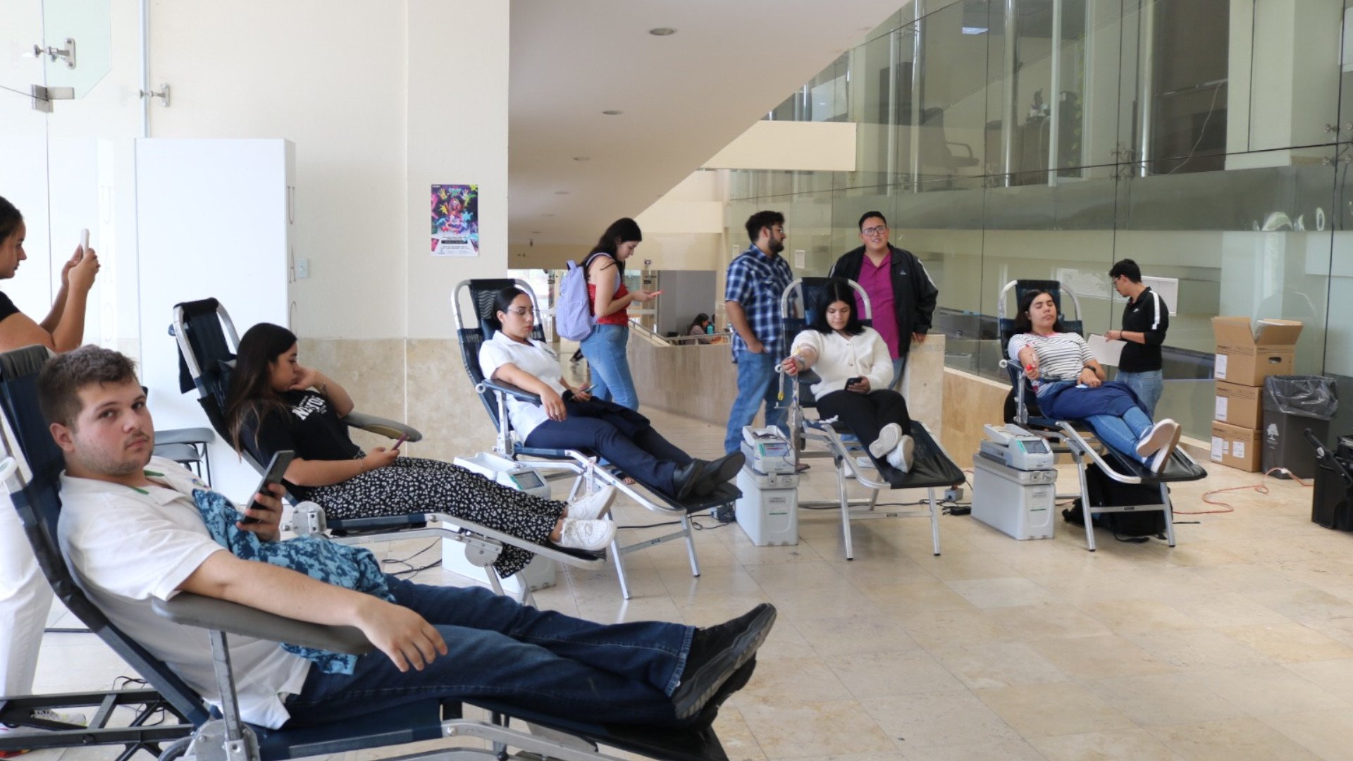 Donan_sangre_128_estudiantes_de_la_Facultad_de_Enfermería_y_Nutriología1920.jpg