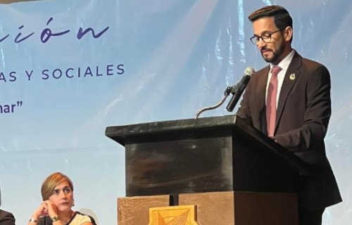 Culminan sus estudios de licenciatura y maestrías, 122 alumnos de la Facultad de Ciencias Políticas y Sociales