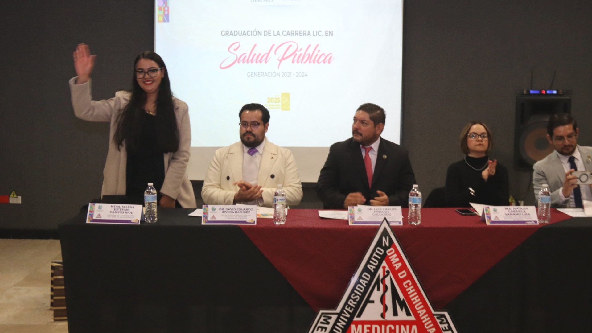 Se_gradúan_de_la_licenciatura_en_salud_pública_1920.jpg