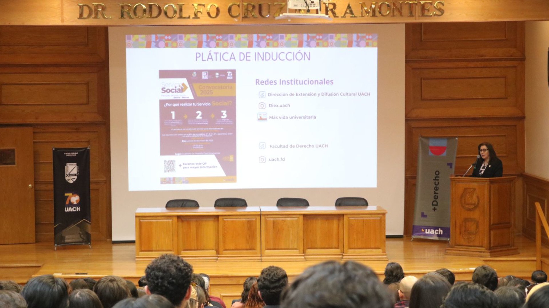 Imparten_en_la_Facultad_de_Derecho_plática_informativa_para_realizar_el_servicio_social1920.jpg