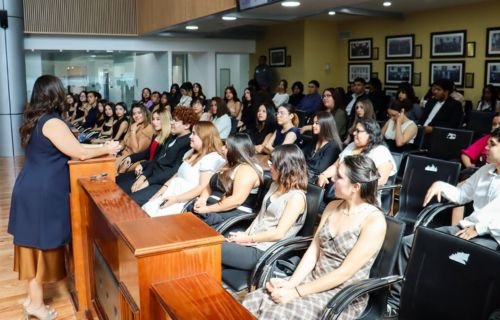 80 estudiantes de la FCPYS Campus Juárez visitaron el Congreso del Estado