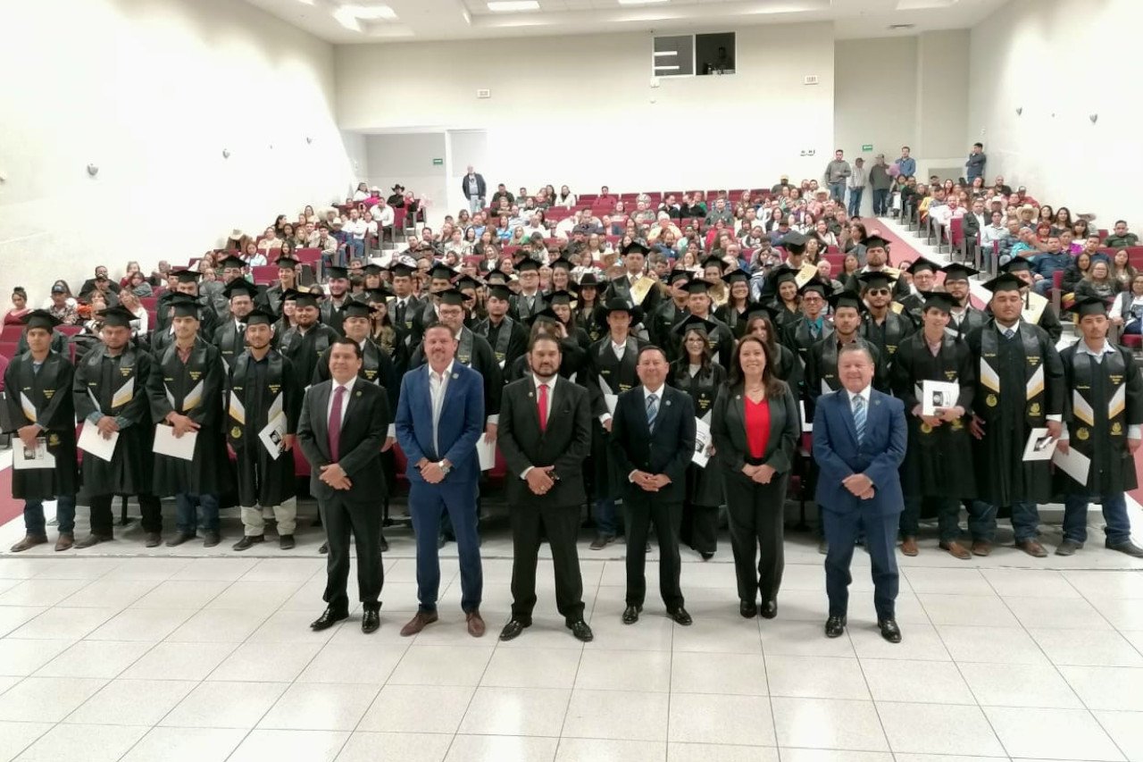 Realizan ceremonia de graduación en la Facultad de Ciencias Agrícolas y ...