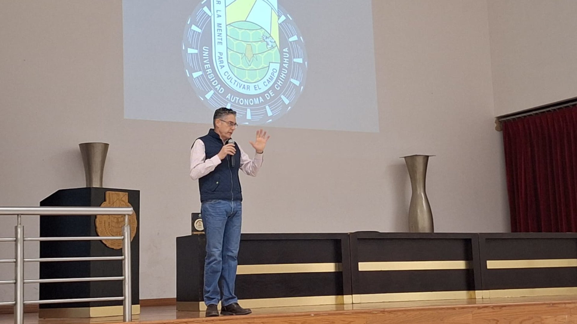 La_Facultad_de_Ciencias_Agrícolas_y_Forestales_de_la_UACH_conmemora_el_Día_del_Agrónomo1920.jpg