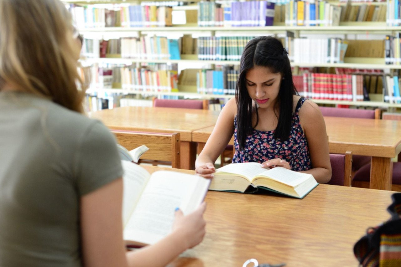 Celebra el Día Internacional del Libro con la Biblioteca Digital de la UACH