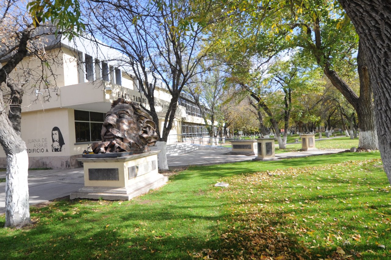 La Facultad de Filosofía y Letras te invita al curso 