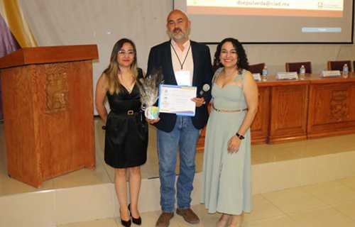 Imparten conferencia 