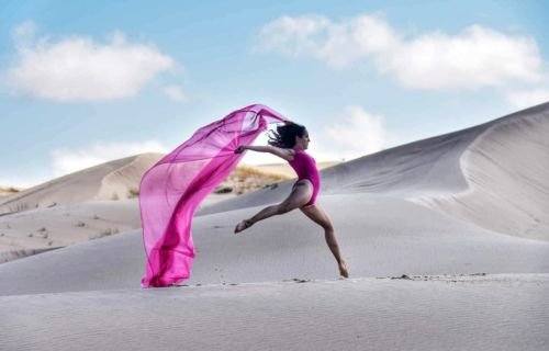 La UACH invita a clases de danza contemporánea y folclórica