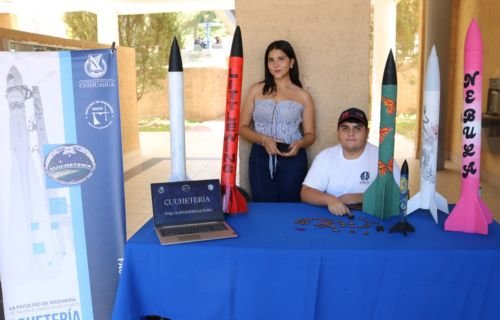 Instalan Clubes de la Facultad de Ingeniería exposición para reclutar estudiantes