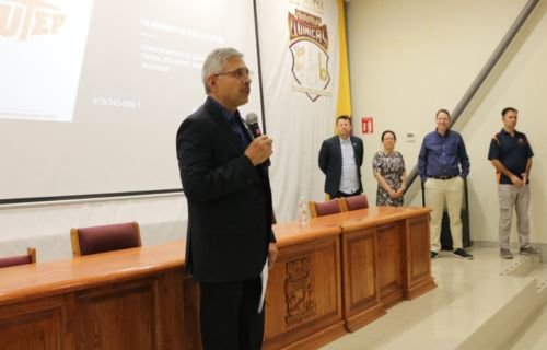 Promueve Universidad de Texas en El Paso sus programas de posgrado en la UACH