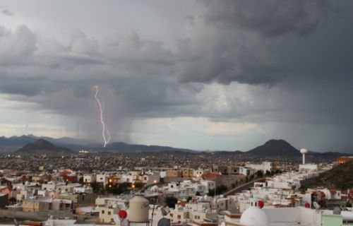 Docente de la UACH analiza tormentas y granizo para prevenir daños en la agricultura