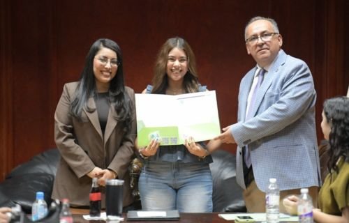 UACH entrega recursos a sociedades de alumnos de sus 15 facultades